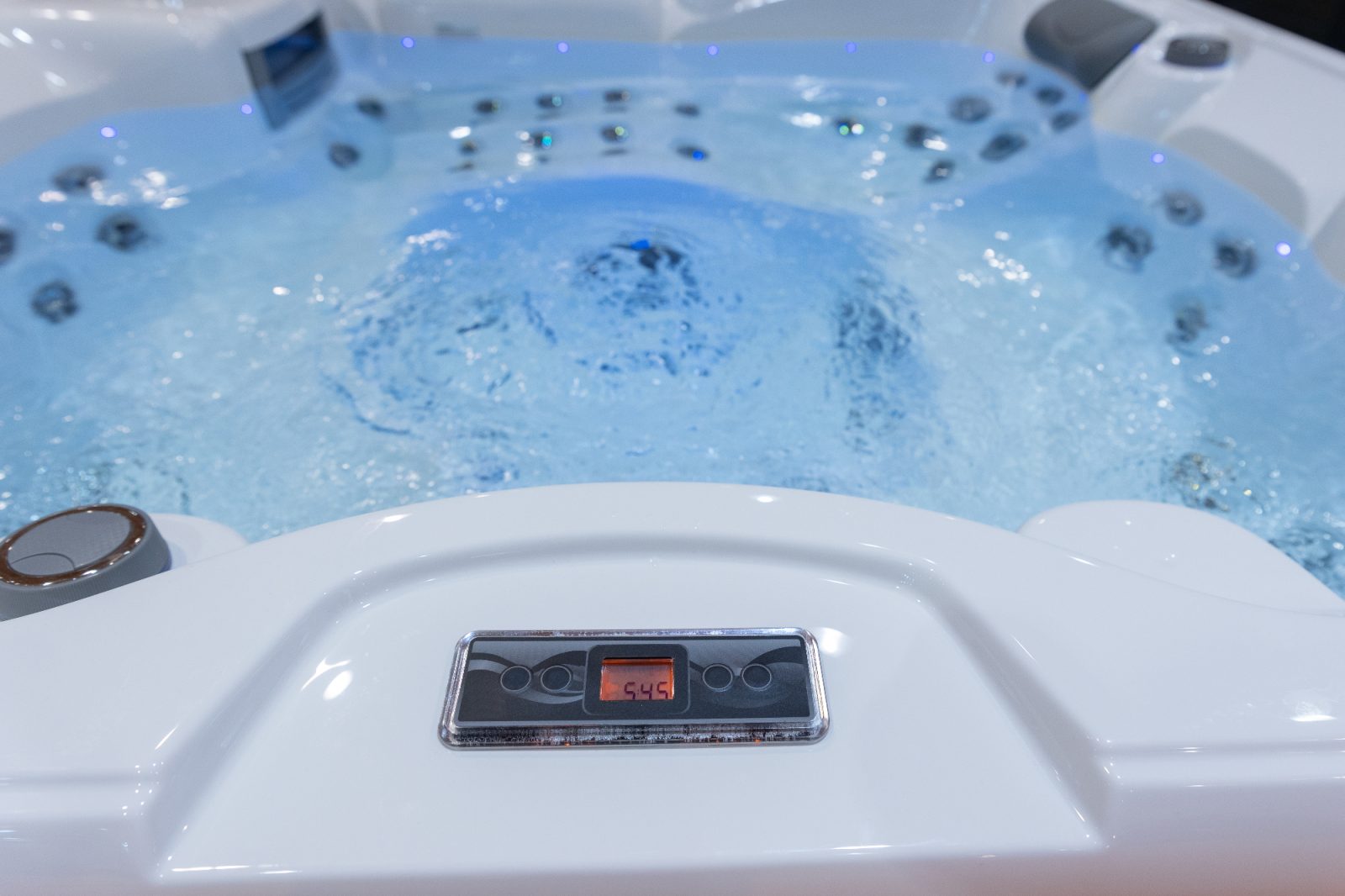 Danes lahko imamo whirlpool kar doma v kopalnici ali pa na terasi
